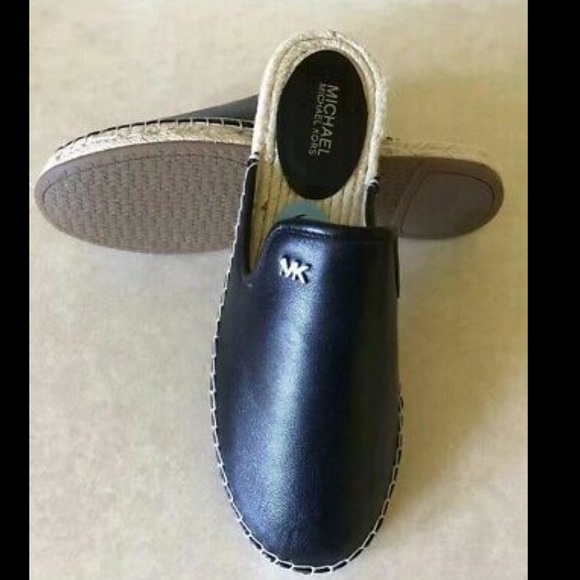 Michael Kors NWOT Navy Leather Hastings Mule - Picture 1 of 8